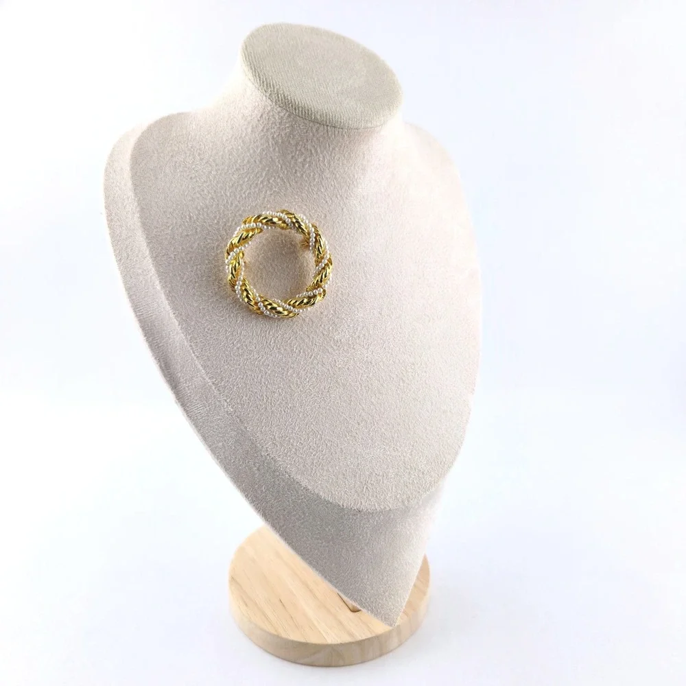 Vintage Faux Pearl‎ & Gold Tone Circular Brooch